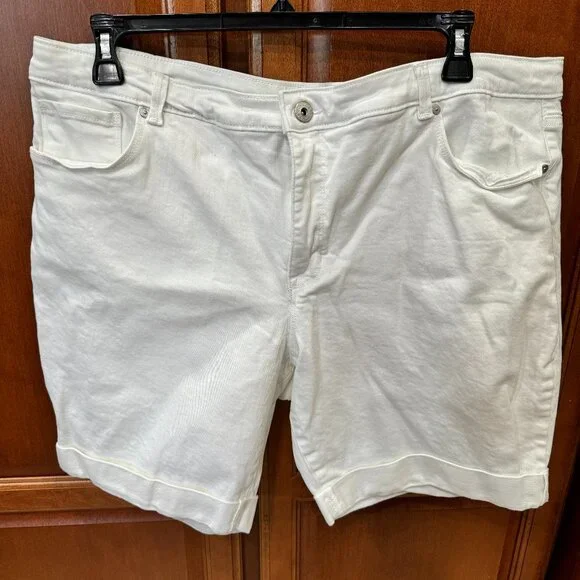 Womens Bermuda Shorts White - Picture 1 of 4